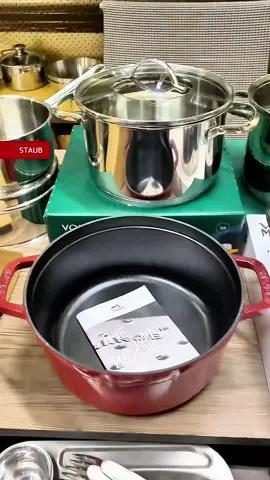 Reviews đồ gia dụng nhà bếp: Nồi gang tráng men Staub La Cocotte của Zwilling chính hãng nhập khẩu từ Pháp  Công dụng: nấu canh, luộc gà, kho thịt cá đa năng  Chất liệu: Gang dẻo cao cấp chống nứt vỡ. Lớp men cứng an toàn chống chày xước và chống dính cao Sử dụng cho bếp từ, bếp gas, bếp hồng ngoại và các loại bếp khác  #daoinox #staub #Zwilling #staublacocotte  #reviewdogiadungnhabep 