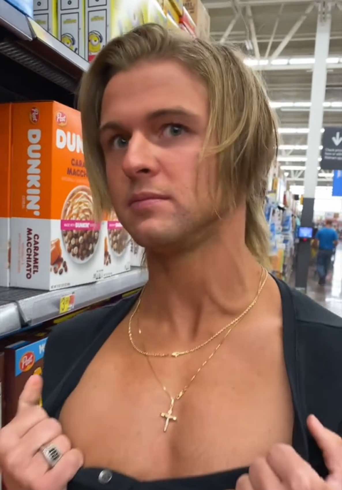 Replying to @pvt.eddy Shopping by the Fruity Pebbles 😂 #public #cereal #fruitypebbles #shopping #couplegoals 