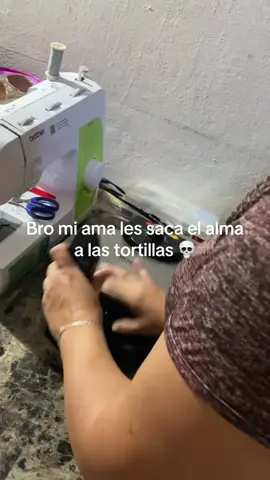 Bro realmente mi ama les saca el alma a las tortillas de harina🙀#fyp #tortilla @Lissveth Baime de Ca 
