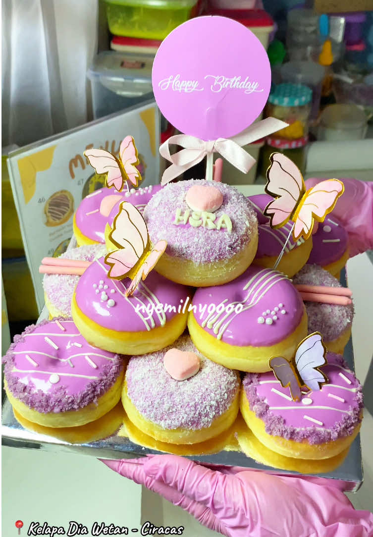Yuk custom donut ultah buat orang tersayang sama minyoo☺️ 🫶🏻🫶🏻🫶🏻 #fyp #irtproduktif #nyemilnyoooo #masyaallahtabarakkallah 