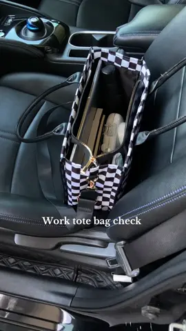 Super cute and spacious 🥰#workbag #tote #labordaysale #checkeredbag #dailybag 