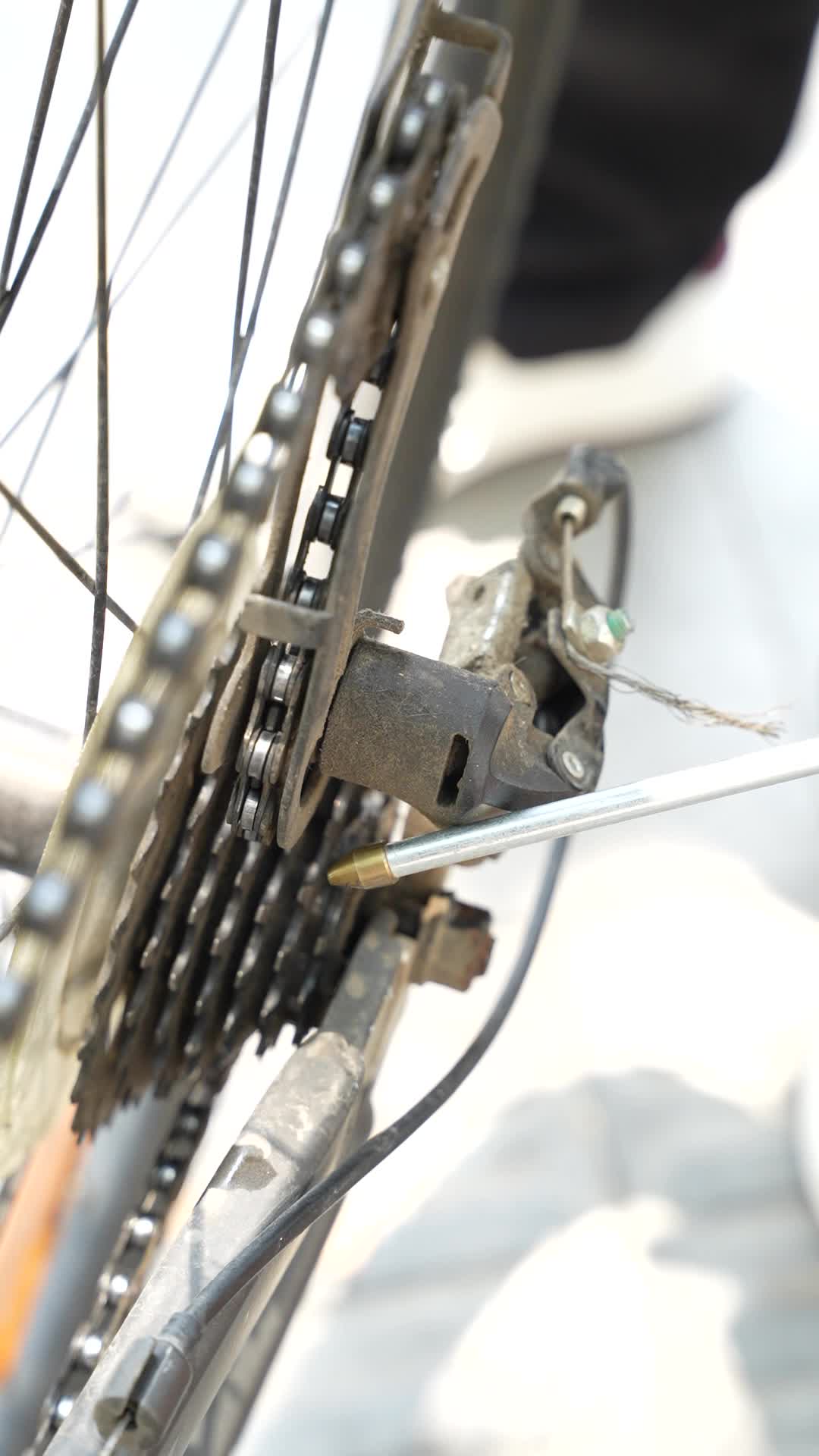 ISKU oli can botol pompa oli ukuran 300ml/350ml oil gun high pressure Tutorial Penggunaan Kaleng Minyak Tutorial Penggunaan Kaleng Minyak 