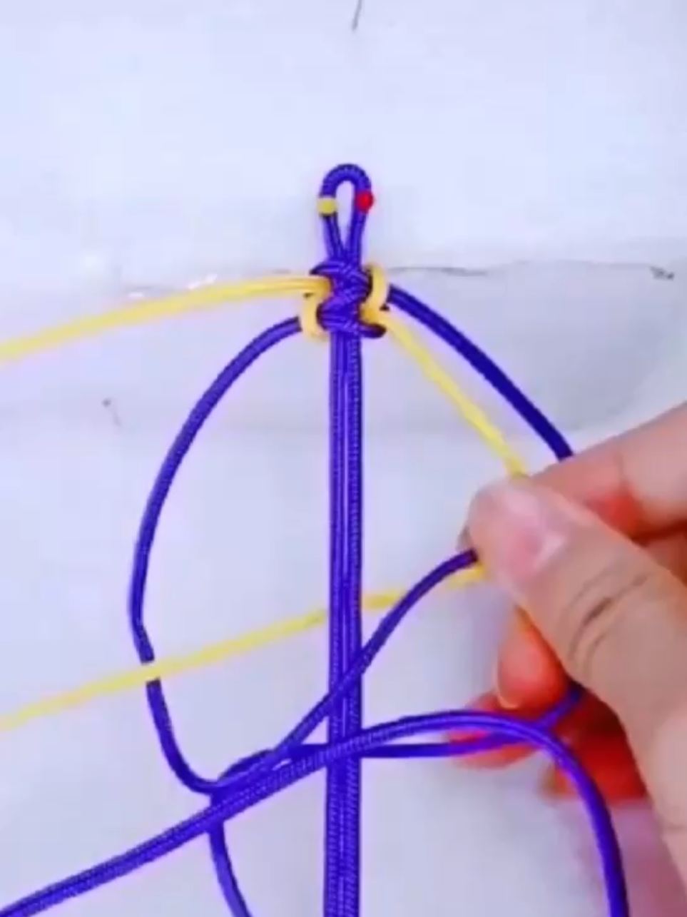 ¿Quieres aprender este patrón de Nudo? Ve al enlace de mi perfil y aprende desde casa!✨️🚀🧵 #EmprendedesdeCasa #MujeresEmprendedoras #Bisuteria #España #México 