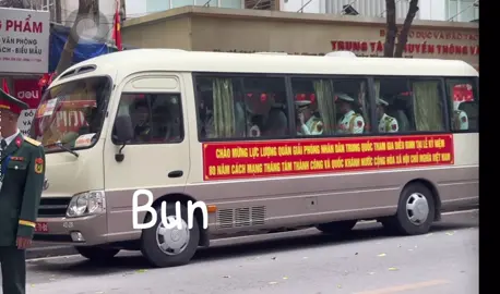 Mùa thu 2025! Mới ngày nào mấy anh mới sang mà. Đây là sáng ngày 30. Khi mấy anh về điểm tập kết lên xe luôn. Nguồn : Bun #quandoitrungquoc #pla #china #dieubinh #A80 