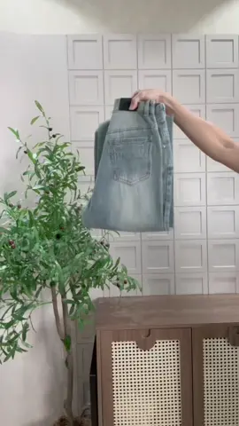 Quần jeen nữ lưng cao ống suông rộng thêu túi sau màu xanh phủ bụi #thequao  #ncb08  #quạneennulungcao  #quanjeen  #quạneenongsuong 