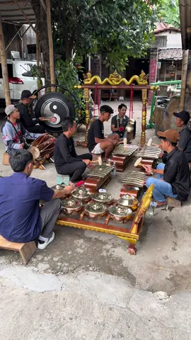 maturnuwun kelompok seni @Turonggo Cipto Laras atas pembelian gamelan perunggu🤩 semoga bermanfaat bagi semuanya,seni dan budaya indonesia semakin maju di kota temanggung🙏🏻👍 . . #wayang #gamelanbaliklasik #jualgamelanjawa #gamelanjawamusic #widodolarasgamelan 