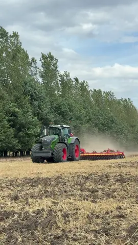 Fendt 1050😮‍💨😈 #fendt #fendtfahrerarmy #fendtpower #fendtvario #fendtglobal #fendt1050 #vaderstad #landwirtschaft #zemedelstvivcesku #rolnictwo #agriculture #farmlife #viral #czech #germany #viralvideos 
