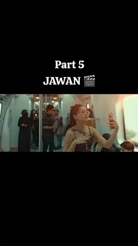 part 5 JAWAN 🎬 selamat menonton enjoyy..!!' Bantu, Follow, Share, like, komen ya temen², Belajar jadi affiliate pemula buat dptin Folower 600++ sulit dan bingung mau ngonten,  Azad Rathore adalah sipir penjara dari penjara wanita di Mumbai, yang bersama dengan geng wanita/napi yang terdiri dari Lakshmi, Eeram, Ishkra, Kalki, Helena dan Janhvi; membajak Mumbai Metro dan bernegosiasi dengan petugas NSG Narmada Rai, untuk meminta pemerintah mengirimkan ₹40.000 crores sebagai ganti nyawa para penumpang. Kaliee Gaikwad, yang merupakan pedagang senjata terbesar keempat di dunia, mengetahui bahwa putrinya Alia juga salah satu tawanan di kereta dan setuju untuk memberikan uang tersebut. Ketika Alia mempertanyakan motif mereka, Azad mengungkapkan rencananya untuk menyumbangkan uang tersebut kepada kelas ekonomi tertentu yang kurang beruntung di negara tersebut. Azad dan gengnya menyumbangkan seluruh uangnya dan berhasil melarikan diri dari Metro. #fyp #saharukhkhan #tuntasbersihkorupsi #rakyatbutuhkeadilan #moodBoosterku🥰🥰 