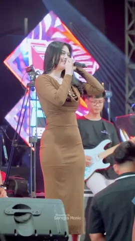 nyanyi kok sempat sempat e senggak😭@diandraayu 