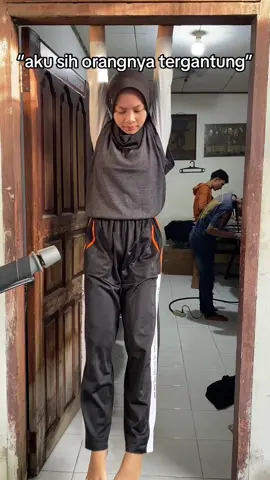 gelantungan tanpa beban🥹😂 mau sablon baju satuan?puluhan?ratusan?hingga ribuan? bisa banget lo gais di perseus industry bahannya berkualitas lagi tunggu apalagi?ayo ke perseus sekarangg!! order?klik link di bio #sablonplastisol #sablonpekanbaru #customjersey #sablonkaos #fyp 