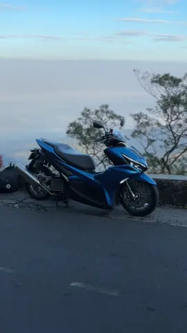 aku diatas langit 