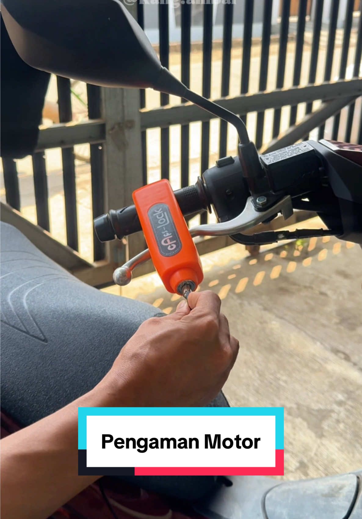 Kunci pengaman motor dari Maling. #griplock #gembokmotor #pengamanmotor #gembokstangmotor 