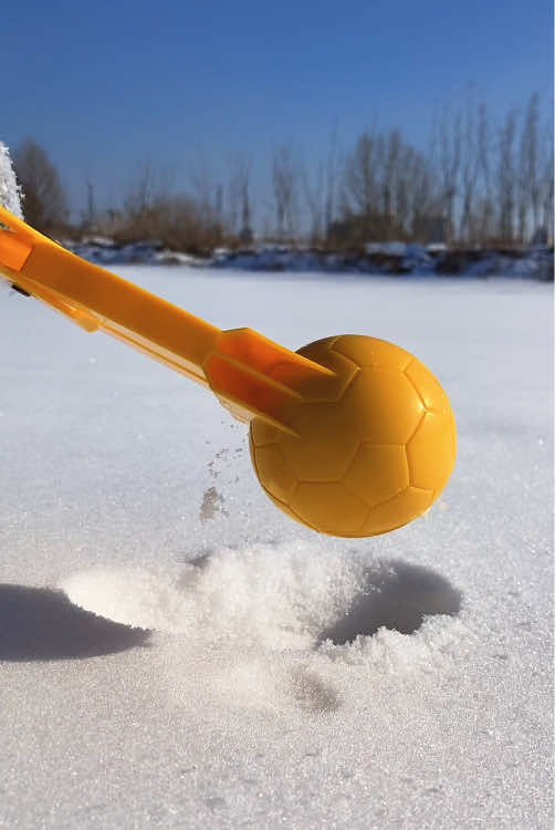 ❄️Gently pinch, snowball forms!#snow #snowball #satisfying 