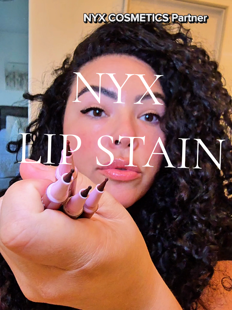 Son 12 tonos, la nueva colección de Lip Lingerie Liner Stain  @NYX Professional Makeup esta de locos no se transfiere, dura todo el dia y ademas? puedes combinarlo para un efecto glossy... 😉 #nyxcosmeticspartner #nyxprofessionalmakeup  #liplingerie #lipstain 