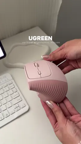 Comfort = productivity 💗 WFH peeps, upgrade your comfort with Ugreen's vertical ergonomic mouse!  @UgreenOfficialShop  #wirelessmouse #bluetoothmouse #ergonomicmouse #verticalergonomicmouse #mouse  