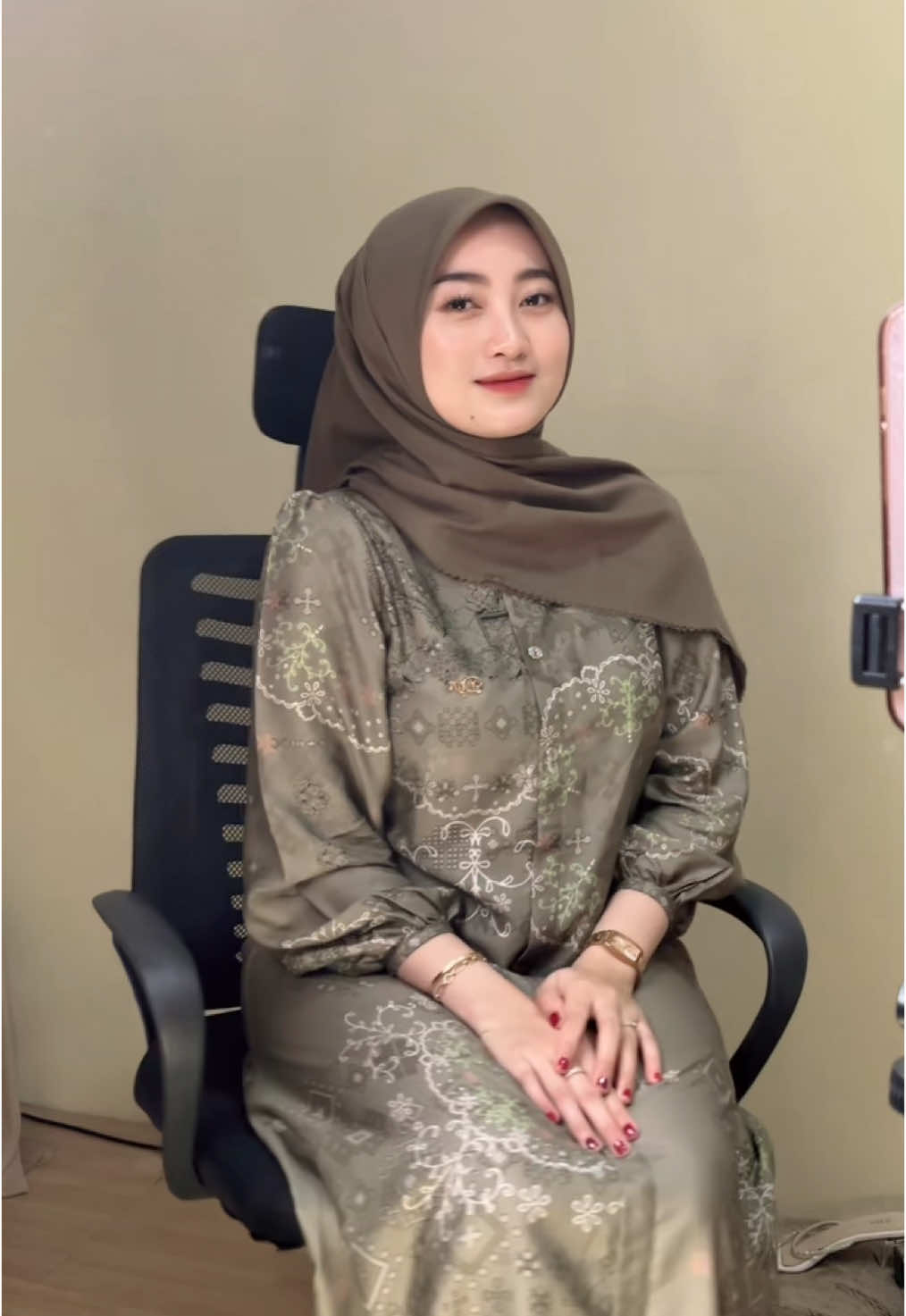 Plisss ini cakep bgt dress nya aduuuh😩🫶 love bgttttt @Dyn clothingline 