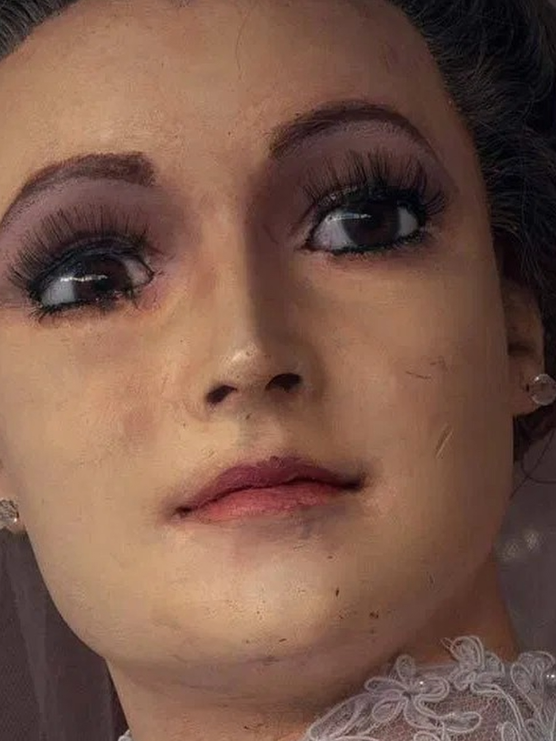 La pascualita el maniquí que te observa en silencio  En Chihuahua existe una novia que nunca parpadea… o al menos, eso es lo que parece. #lapascualita #Leyenda #Misterio #TerrorEnLaVidaReal #CreepTok
