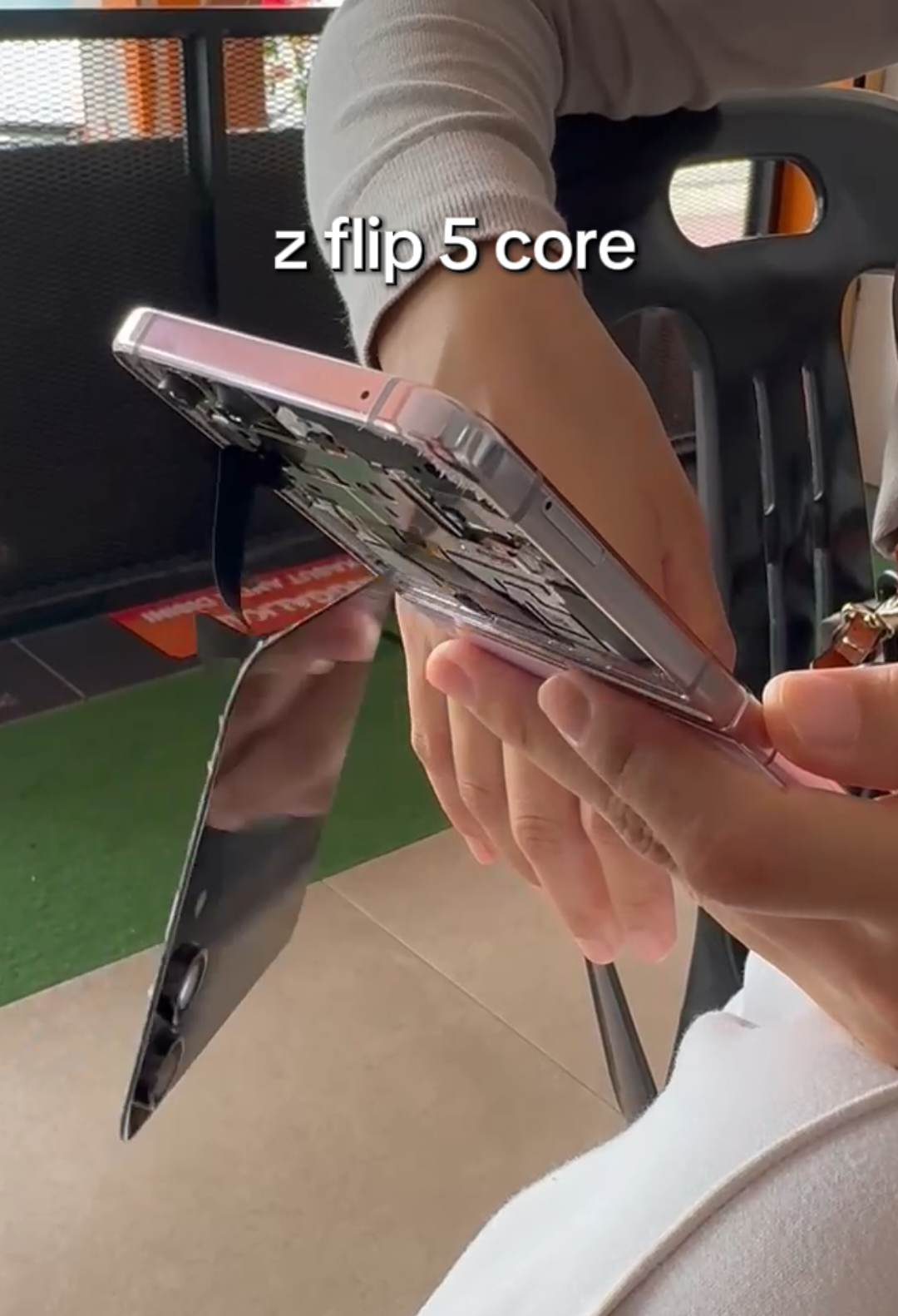 All is well. I love my z flip. I love @samsung @samsungmalaysia  2 years in & everything still works well.  #samsung #zflip #zflip5 #funny 