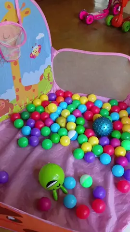 Mainan Mandi Bola Jadikan Anak Bapak-bapak Lebih Aktif Setiap Hari Dengan Mainan Ini #mandibola #tiktok #mainananak #bolawarnawarni #fyp 