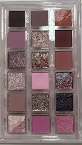 Prettiest Eye shadow palette ever!  @Huda Beauty- eye shadow palette on rose quartz.  #hudabeauty #makeup #eyeshadow #beauty #eyepalette 