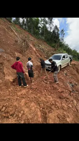 Qua con đường này cái đầu phải đóng băng mới qua đc