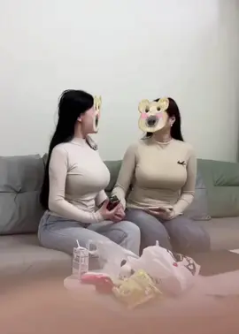 被朋友蛐蛐说: 你们俩穿紧身上衣土成大妈#女大学生 #完美身材 #日常vlog #ootd穿搭 #内容启发搜索