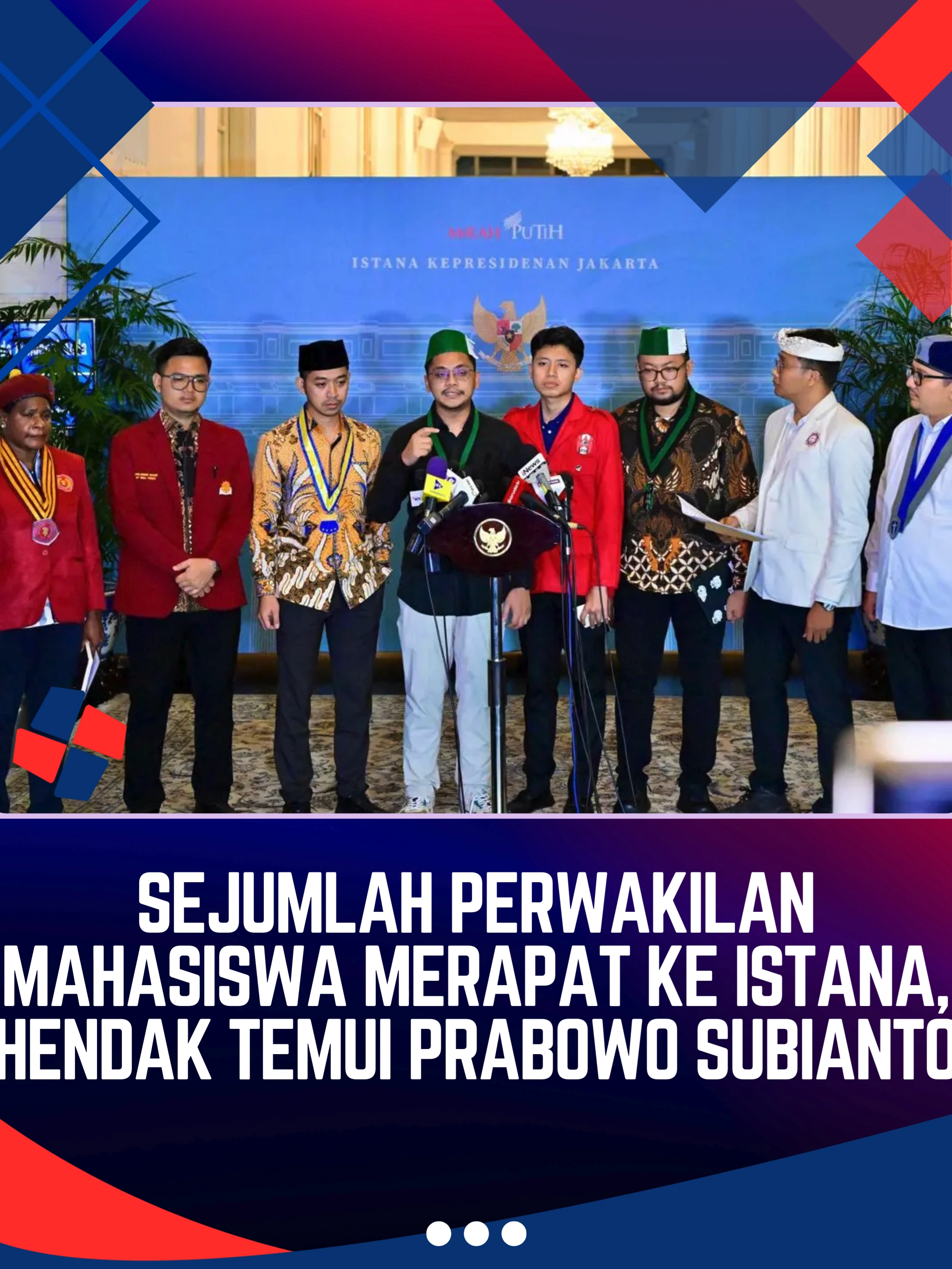 Sejumlah perwakilan mahasiswa merapat ke Istana Kepresidenan, Jakarta. Para mahasiswa disebut akan bertemu Presiden Prabowo Subianto. Pantauan detikcom, Kamis (4/9/2025), para mahasiswa mulai berangsur datang ke Istana sejak pukul 19.00 WIB. Mereka mengenakan almamater kampus masing-masing.