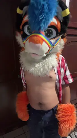 Por qué no haces el intento? Digo ya con hambre ;3 😉 #fursuit #fursuiter #tigerfursuit 