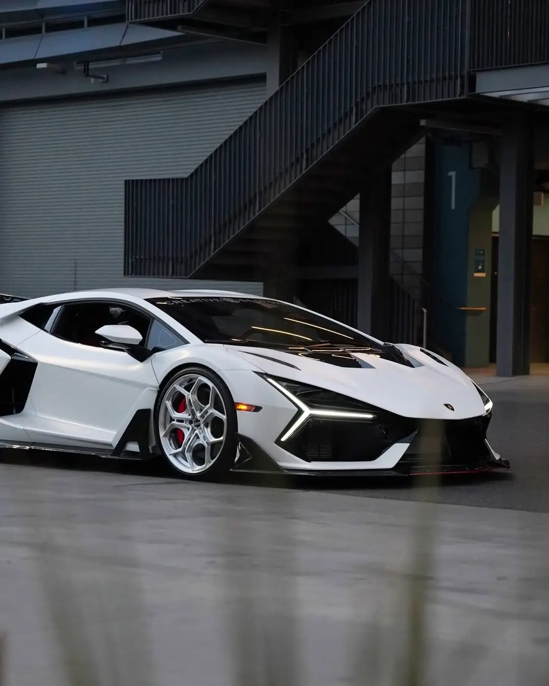 📸|creativebespoke #lamborghini #revuelto 