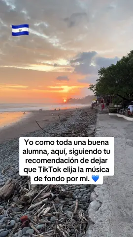 Yo aquí en mi lugar favorito y dejo que TikTok elija la música de fondo. #fyp #septiembre #viral #vamoscondestino #sunset 