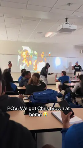 C Breezy in the team meeting😭😭#fyp #viral #chrisbrown #juco #trending 