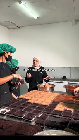 ingat beb saat ini kita harus tetap hidup, tetap kerja, jalanin roda ekonomi, tetap #salingjaga 🩷💚