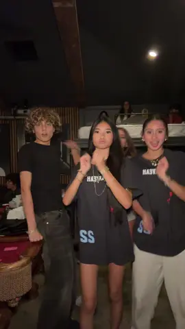 IM CRYINGG @Sydney Smiles @leah @Ava Lulic @michael 