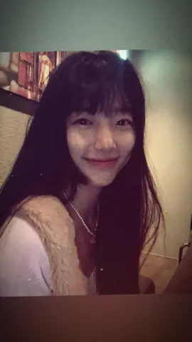 Lên cho các con vợ Tình Đầu Quốc Dân.                                                Bae Soo-ji (Hangul: 배수지, Hanja: 裵秀智, Romaja: baesuji, Hán-Việt: Bùi Tú Trí) sinh ngày 10 tháng 10 năm 1994, thường được biết đến với nghệ danh Bae Suzy (đồng âm với tên của cô), hay đơn giản hơn là Suzy (Hangul: 수지, Romaja: suji), là một nữ người mẫu,ca sĩ và diễn viên người Hàn Quốc.Chiều cao:1m68. Cô là cựu thành viên của nhóm nhạc nữ Miss A thuộc JYP Entertainment, hiện nay cô thuộc quản lý của Management SOOP, cô còn được biết đến với biệt hiệu 
