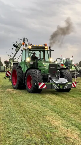 Fendt grasland demo🤩🌾💨 612 lsa😍 #fendt #fendt612lsa #demo #turbomatik #favorit #fendtpower #hillairevanderhaeghe #dikketrekker #poah #boerentrots #loonwerkismooiwerk #farmlife #trotsopdeboer #agriculture #zwaailampenaanengaan 