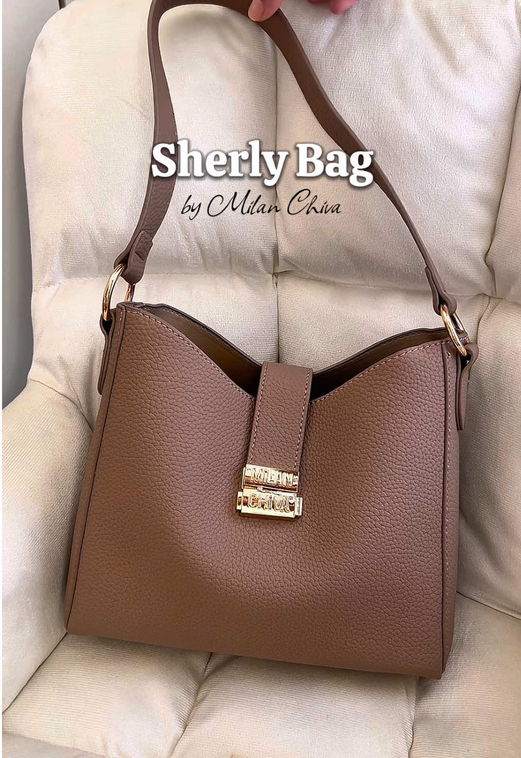Satu lagi rekomendasi tas buat daily yang simple & elegant. 🩶 #taswanita #rekomendasitas #milanchiva #totebagwanita #tascewek 