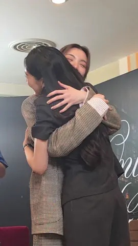 안아😍 #เพียงเธอ #LingOrm #หลิงออม #linglingkwong #ormkornnaphat 