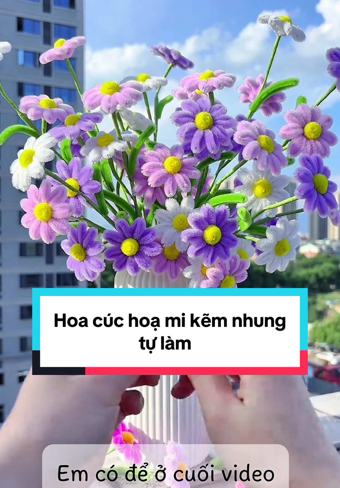 Hoa cúc họa mi kẽm nhung tự làm ở nhà, có bán sẵn set nguyên liệu cho một bình 50 bông. Giá chị có thể tham khảo cách làm em gửi ở trên video ạ. #phuonggiadung #mebimsua #giadungtienich #nhacuadoisong #xuhuong 