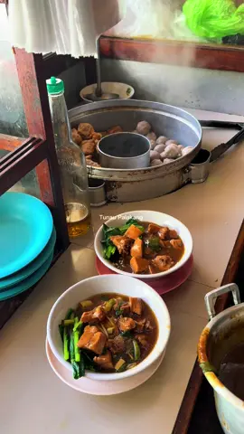iyekk makan kiq.. #baksopangsit  #pangsiturat  #baksogranat  #majeneprieed  #majenesulawesibarat😍😍 #majenekuliner 