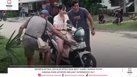 🎤🏍️ LISA BLACKPINK NAIK BEAT KARBU, ini sih lucu !! Gimana sobat beat menurut kalian ? Udah kaya Lisa dong ya para beat’ers ? #viral #fyp #indonesia #kpop #lisa 