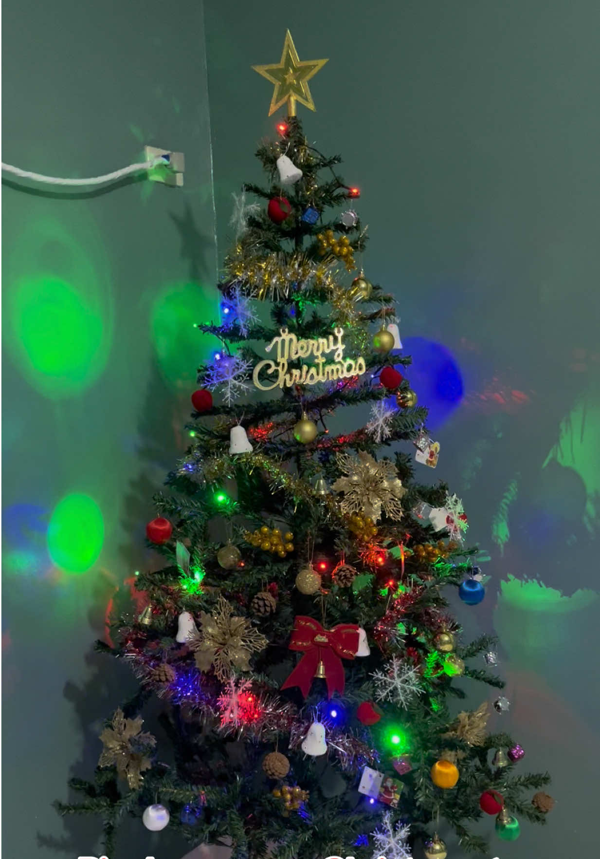 Ber months na!! Need nyo nadin to!!Christmas tree wth decoration Set foldable..Sobrang mura lang ganda ng quality nya..5ft and 6ft #ChristmasTreewithDecorationSet #fyppppppppppppppppppppppp  #Tiktokshop #foryoupage❤️❤️ 