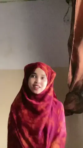 Markaan akhriyo commentyada qurux da badan aad iisoo  qor taan 💋😭
