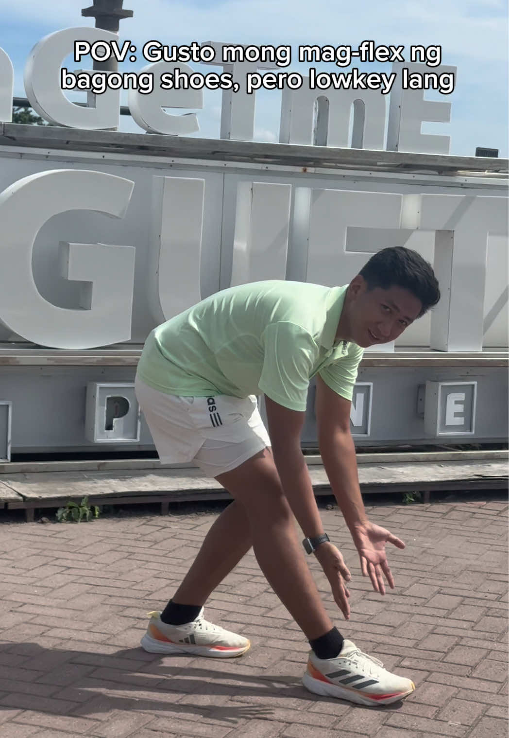 ❌ Hamstring sweeps ✅ Mag flex ng suot mong shoes 😅  #Running #Jogging #Titorunner #runningmeme 