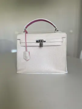 Le sac est terminé. Pour celles et ceux qui ont suivi mon œuvre, qu’en pensez vous ?  Pour les personnes qui sont intéressé.e.s par des objets chics et intemporels, J’ai d’autres creations qui sont prêts à être précommandé, je vous invite à vous rendre sur ce lien https://milanasboutique.be. Je vous garantis que vous ne serez pas déçu.e.s. Et si vous l’êtes, revenez vers moi, on en discute.,