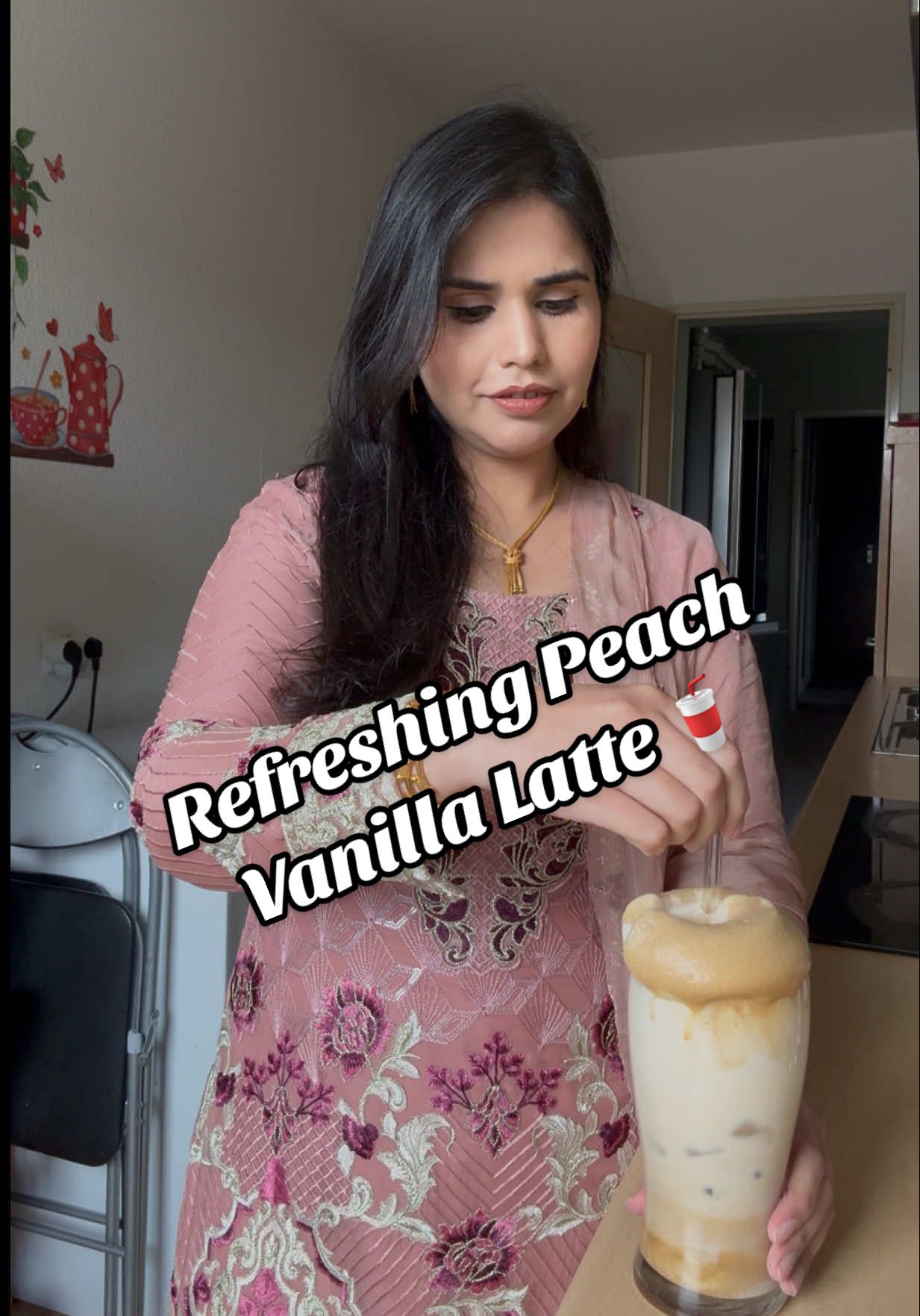 Homemade Peach Vanilla Latte ☕🍑 | Café Style 🥤 #icedlatte #coldcoffee #germany #foryoupagе #homemadefood 