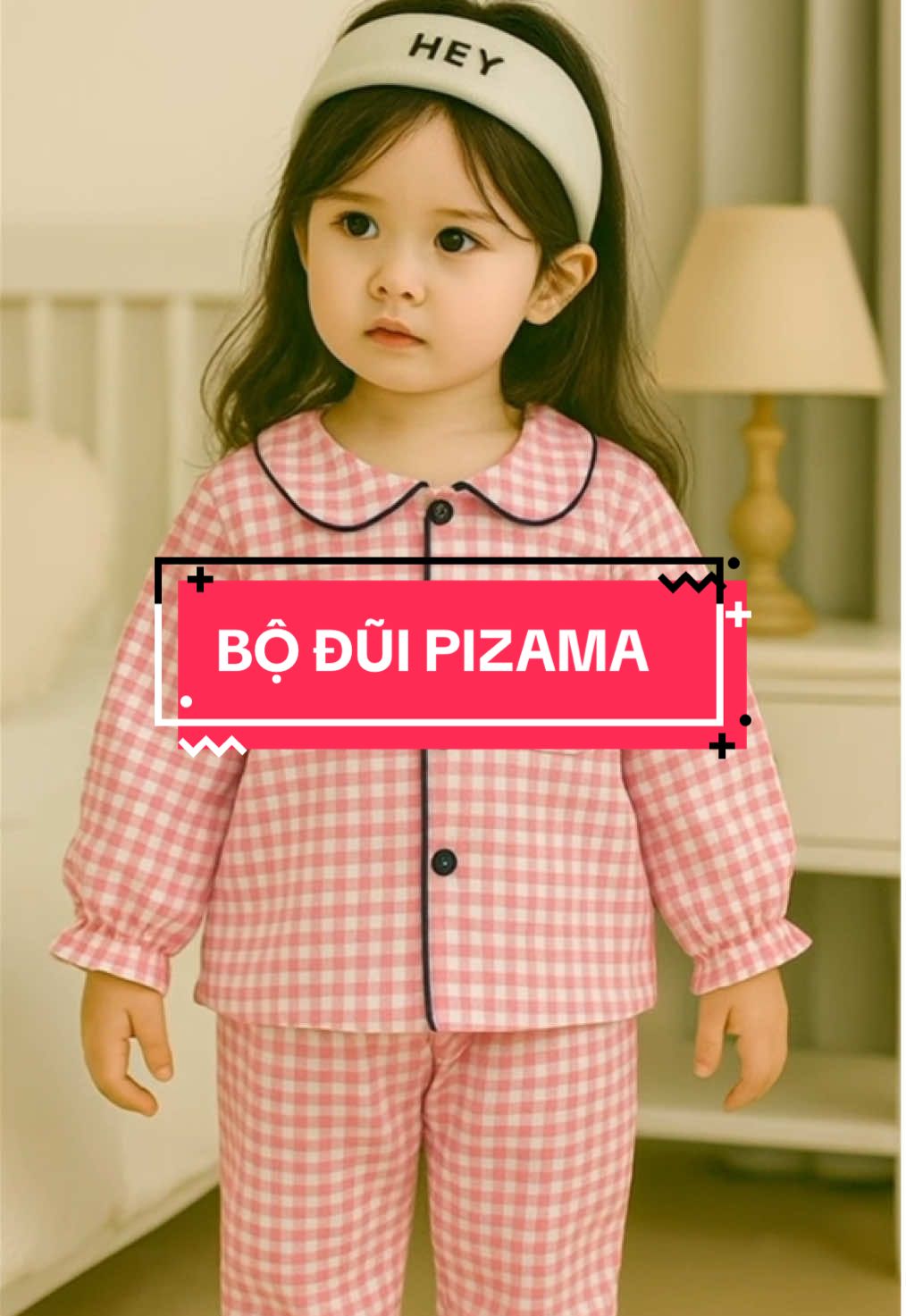 “Set pijama caro hồng Hello Kitty cực xinh 🎀💖 Vải cotton mềm mịn, thoáng khí – bé mặc ngủ hay ở nhà đều dễ thương hết nấc. Thiết kế caro ngọt ngào, cho bé yêu thêm đáng yêu gấp bội 🌸” #PijamaBéGái #ĐồNgủHelloKitty #SetĐồCaro #ThờiTrangTrẻEm #ĐồNgủCotton     