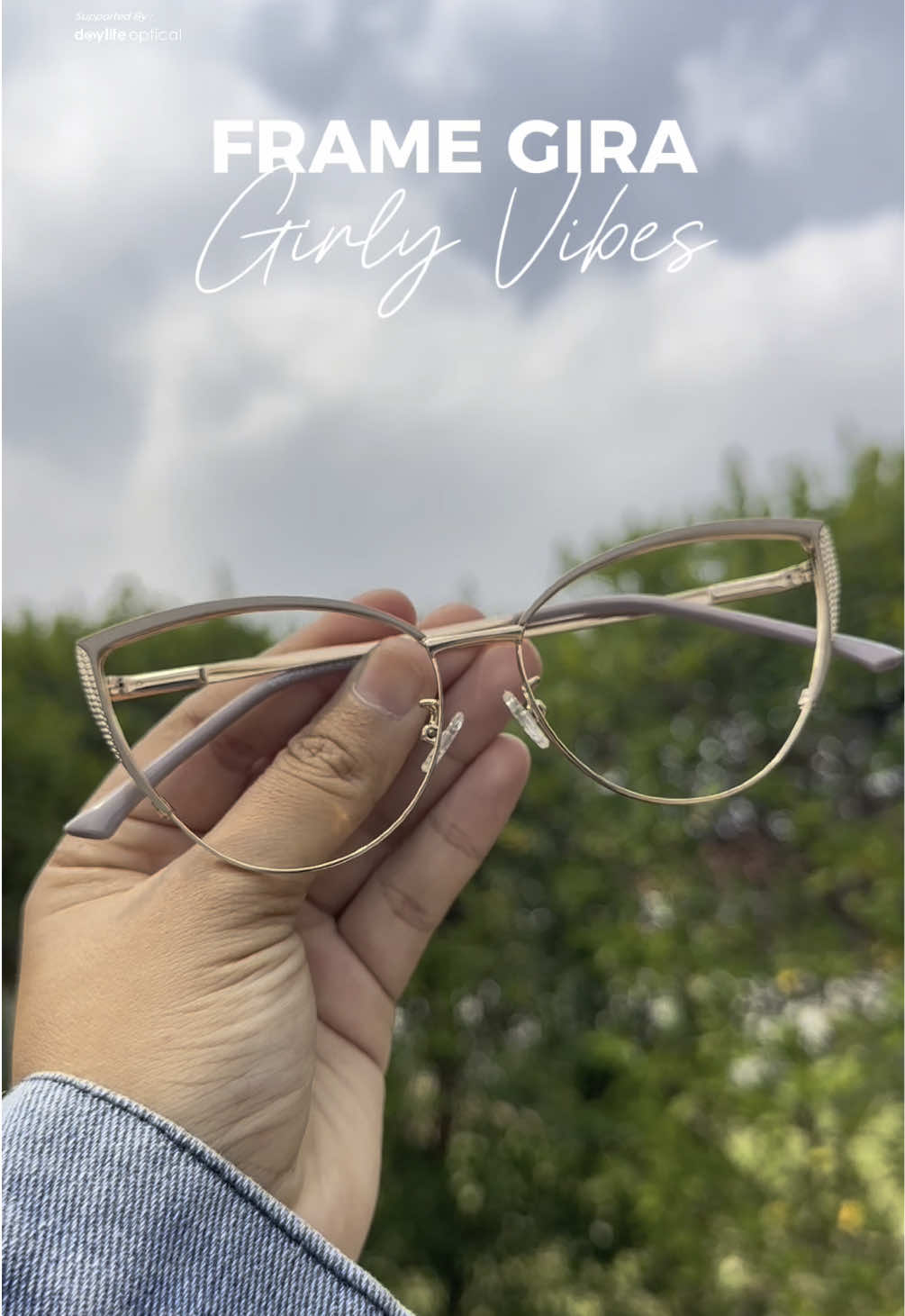 Frame GIRA warna gold 😍✨ Super cantik dan looknya mewahh bangett!!!  #djavaoptik #kacamataminus #kacamataphotocromic #InspirasiFashion #TiktokShopOOTD #FuntasticPayday #mlbbhighlights #2025 #belanjaditiktokshop #belanjaditiktok #umkmindonesia #inspirasioutfit #outfit #cekoutsekarang #BeliLokal #BeliLokal