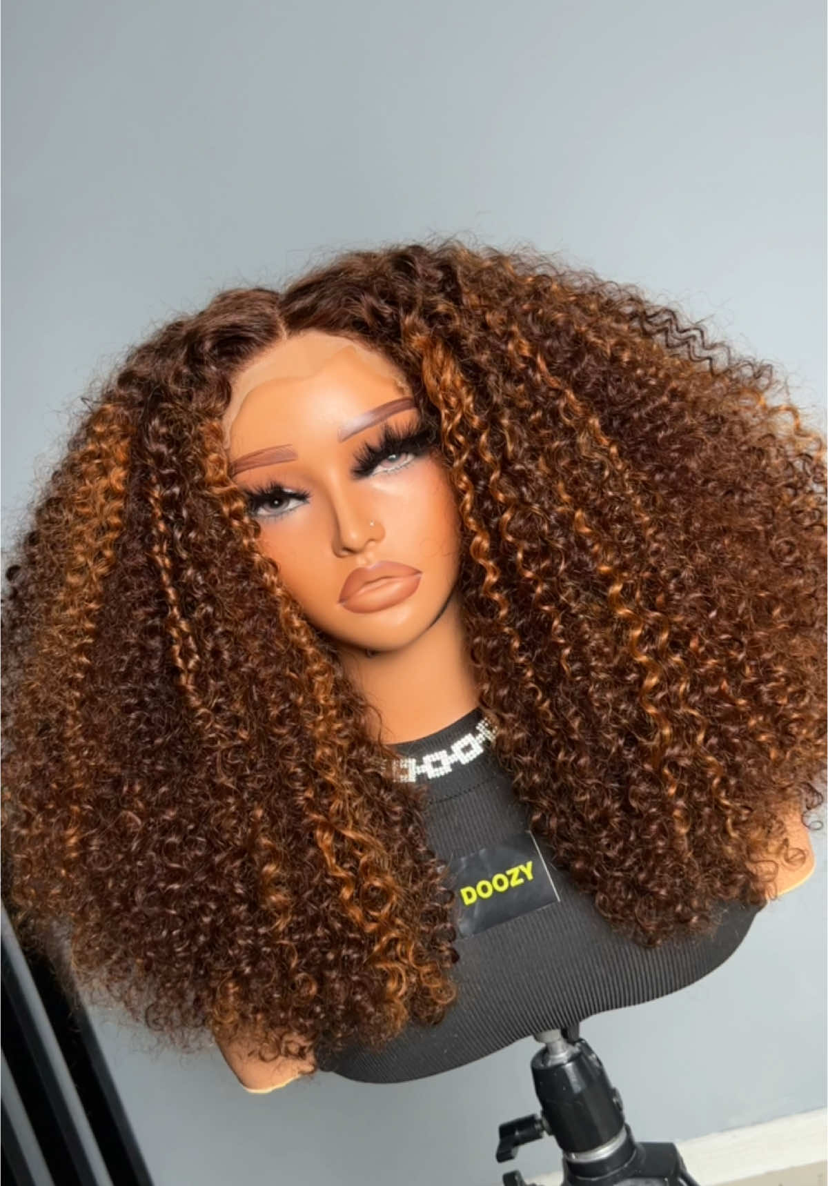 Super double drawn curly wig #hairfactorysupplier #doozyhair #makeup #superdoubledrawn #hairsuppliers #wigs #humanhair #sddwigs #curlyhair #hairfactory #hairstyle 