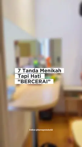 Tidur di ranjang yang sama, tapi hati sudah tak saling bicara… Tanpa sadar, banyak pasangan yang sebenarnya sudah ‘bercerai’ secara batin. Bukan karena perselingkuhan atau pertengkaran hebat, tapi karena hubungan yang perlahan kehilangan makna. Ciri-ciri married but divorced: 1. Orang luar lihat romantis, tapi didalam hambar dan kritis. 2. Bertahan demi anak 3. Merasa bisa dan biasa sendiri. 4. Bicara hanya sebatas perlu. 5. Tidak melibatkan pasangan dalam beberapa hal dan enggan minta pendapat. 6. Masih suami istri tapi sudah tidak saling peduli. 7. Suami sibuk dengan dunianya, sementara istri sibuk menahan luka batinnya. Jika dibiarkan, kondisi ini bisa membuat pernikahan terasa seperti penjara. Bukan lagi tentang kebahagiaan, tapi sekadar bertahan. Kalau kamu merasa beberapa tanda ini relate, jangan buru-buru menyerah. Hubungan itu ibarat tanaman, kalau tidak disiram kasih sayang dan komunikasi, pasti layu. ⠀ 💡 Solusinya: ✔️ Mulai dari obrolan kecil lagi, bukan hanya soal kebutuhan rumah tangga. ✔️ Ingat kembali alasan kalian dulu memilih menikah. ✔️ Jangan gengsi untuk minta bantuan, entah ke konselor, ustadz/ustadzah, atau orang bijak yang amanah. ✔️ Yang paling penting: jangan berhenti berdoa agar hati dilunakkan dan dipertemukan lagi dalam cinta yang sehat. ⠀ Karena rumah tangga itu bukan sekadar ‘bersama secara fisik’, tapi benar-benar hadir dengan hati.” “Pernah ngerasain salah satu dari tanda ini? Tulis di komentar, semoga kamu dapat jalan keluar yang baik 🙏 Jangan lupa share biar lebih banyak pasangan bisa saling sadar dan memperbaiki.” #RumahTanggaBahagia #PernikahanSehat #BelajarBareng #KomunikasiCinta #KeluargaSakinah 