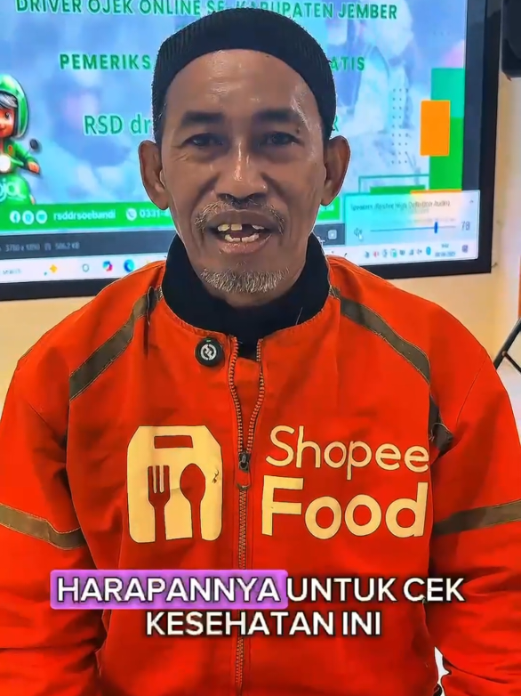 Pemkab Jember bersama RSD dr. Soebandi menggelar pemeriksaan kesehatan gratis khusus untuk driver ojek online. Mereka bukan hanya pengemudi, tapi juga bagian dari denyut nadi perekonomian kota. Melalui layanan kesehatan ini, pemerintah ingin memastikan para driver tetap sehat, bugar, dan prima dalam menjalankan aktivitas sehari-hari. Penasaran bagaimana tanggapan para driver setelah mengikuti layanan ini? Yuk, simak langsung cerita mereka.  @gus.fawait #pemkabjember #bupatijember #gusfawait #jemberbarujembermaju #muhammadfawait Website Pemkab Jember: https://www.jemberkab.go.id